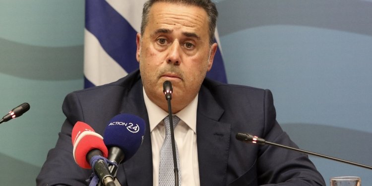 Οι ενστάσεις που εξέφρασε ο υπουργός Οικονομικών της Κύπρου Μάκης Κεραυνός για τη βιωσιμότητα του έργου της ηλεκτρικής διασύνδεσης Ελλάδας – Κύπρου, προκάλεσαν έντονο προβληματισμό στην Αθήνα η οποία πλέον ανοιχτά και δημόσια καλεί τη Λευκωσία να ξεκαθαρίσει τη στάση της.