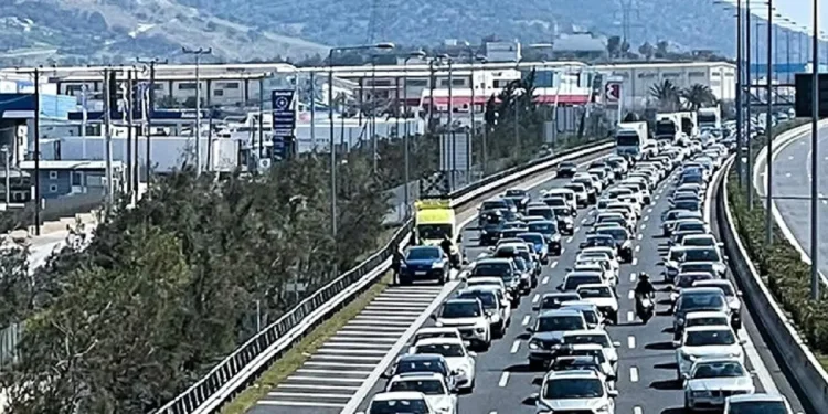 Χώματα στην έξοδο της Μεταμόρφωσης – Κλειστές οι δεξιές λωρίδες – FANTOMAS.GR