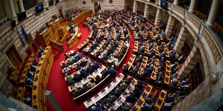 Άλκης Δερβιτσιώτης: Η κρίση των πολιτειακών θεσμών και τα πρόσωπα