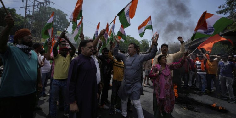 ΟΗΕ: Καλεί Ινδία και Πακιστάν να επιδείξουν μέγιστη αυτοσυγκράτηση μετά την επίθεση στο Κασμίρ ΟΗΕ: Καλεί Ινδία και Πακιστάν να επιδείξουν μέγιστη αυτοσυγκράτηση μετά την επίθεση στο Κασμίρ