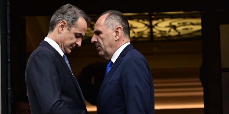 Νικ. Νικολόπουλος: Η εθνική υποτέλεια του διδύμου Μητσοτάκη – Γεραπετρίτη – Από την κρυφή διπλωματία στη συνθηκολόγηση