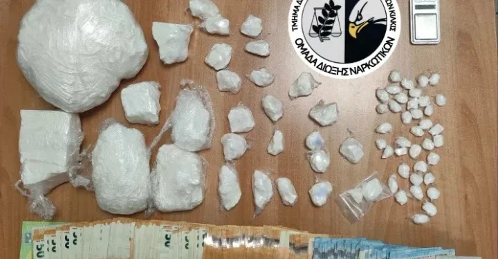 Θεσσαλονίκη: Συνελήφθη αλλοδαπός που είχε σε «καβάτζα» πάνω από 1,6 κιλά κοκαΐνης Θεσσαλονίκη: Συνελήφθη αλλοδαπός που είχε σε «καβάτζα» πάνω από 1,6 κιλά κοκαΐνης