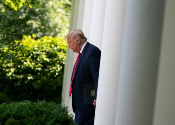 Νew York Times: Παιχνίδι χωρίς κανόνες ο εμπορικός πόλεμος του Τραμπ – Ανατρέπει παραδόσεις δεκαετιών