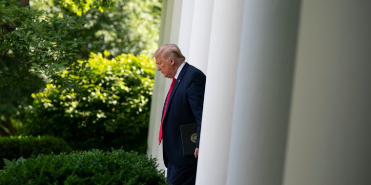 Νew York Times: Παιχνίδι χωρίς κανόνες ο εμπορικός πόλεμος του Τραμπ – Ανατρέπει παραδόσεις δεκαετιών