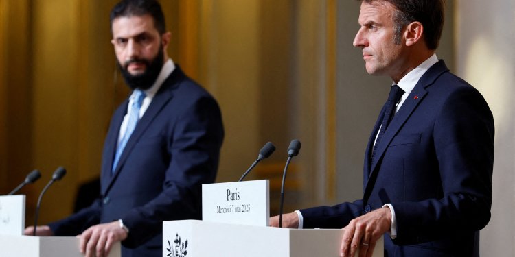 Συνάντηση Μακρόν – Αλ Σάρα: Ο Γάλλος πρόεδρος θα πιέσει την ΕΕ και τις ΗΠΑ για την άρση των κυρώσεων σε βάρος της Συρίας