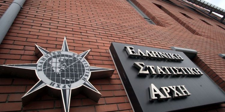 Καμπανάκι κινδύνου από την ΕΛΣΤΑΤ για την απασχόληση στον πρωτογενή τομέα