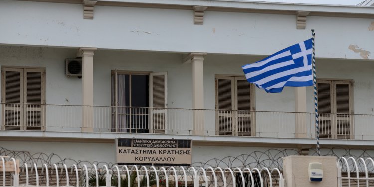 Έφοδος της ΕΛ.ΑΣ. στις φυλακές Κορυδαλλού – Τι εντόπισαν