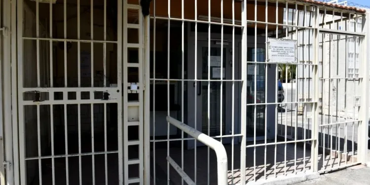 Προφυλακιστέοι κρίθηκαν οι 12 Τούρκοι που συνελήφθησαν με τα πιστόλια στον Έβρο Προφυλακιστέοι κρίθηκαν οι 12 Τούρκοι που συνελήφθησαν με τα πιστόλια στον Έβρο