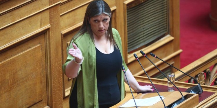 «Σεξισμό» και «νταηλίκι» καταλόγισε στον Γεωργιάδη η Κωνσταντοπούλου για την χθεσινή κόντρα του με τον Πολάκη