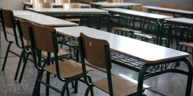 Χιλιάδες κενά σε εκπαιδευτικό προσωπικό παραμένουν στα σχολεία όλης της χώρας