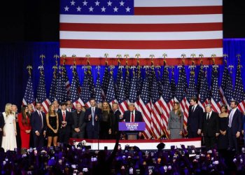 Η κυβέρνηση Τραμπ εξετάζει την επιβολή προσωρινών δασμών έως 15% για 150 ημέρες