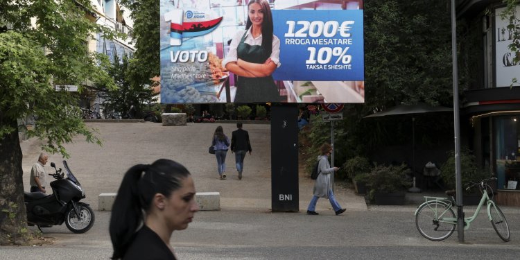 Εκλογές στην Αλβανία: Καραβάνια ψηφοφόρων για την αναμέτρηση Ράμα – Μπερίσα, τα προγνωστικά – Το ΕΡΤNews στην Κακαβιά