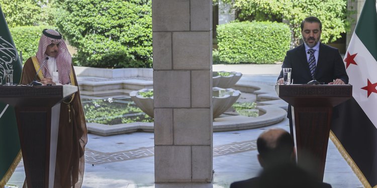 Συρία: O ΥΠΕΞ της Σαουδικής Αραβίας υπόσχεται να βοηθήσει στην ανοικοδόμηση της χώρας
