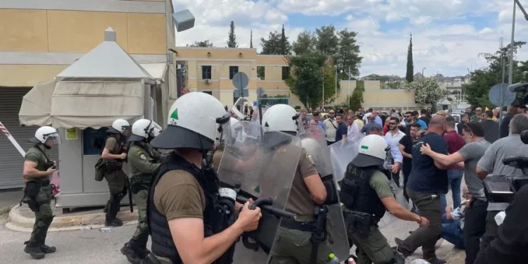 Επεισόδια και χημικά έξω από το υπ. Μεταφορών – FANTOMAS.GR