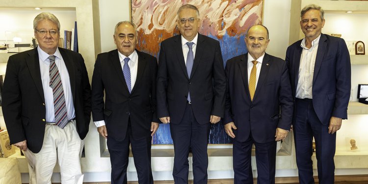 Γ. Χατζηθεοδοσιου – Μια αντιπολίτευση μονος του ….