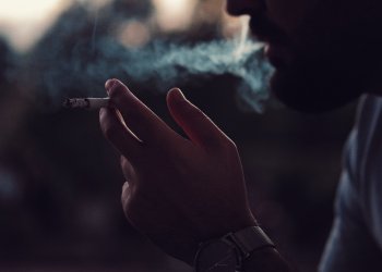 Ένας στους 5 θανάτους στην Ελλάδα σχετίζεται με το κάπνισμα – Μια κρίση δημόσιας υγείας που δεν λέει να σβήσει