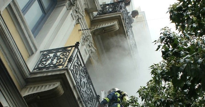 Marfin: Αυτοβούλως επιστρέφει στην Ελλάδα η 46χρονη που κατηγορείται για τον εμπρησμό Marfin: Αυτοβούλως επιστρέφει στην Ελλάδα η 46χρονη που κατηγορείται για τον εμπρησμό