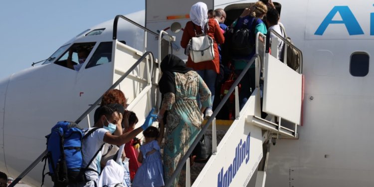 Τι προβλέπει το νέο πλαίσιο για τους παράνομους μετανάστες – Πότε καταργείται η χορήγηση άδειας διαμονής Τι προβλέπει το νέο πλαίσιο για τους παράνομους μετανάστες – Πότε καταργείται η χορήγηση άδειας διαμονής