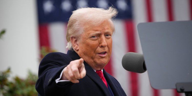 Επιμένει σε δασμούς στην ΕΕ ο Τραμπ: Δεν ψάχνω για συμφωνία με τις Βρυξέλλες, την έχουμε και είναι στο 50% Επιμένει σε δασμούς στην ΕΕ ο Τραμπ: Δεν ψάχνω για συμφωνία με τις Βρυξέλλες, την έχουμε και είναι στο 50%