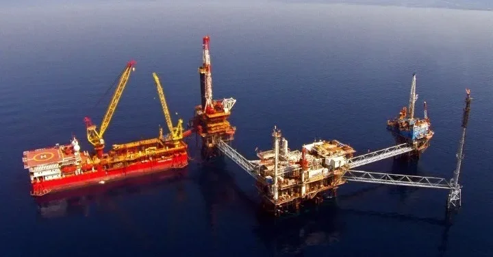Υπεγράφη η υπουργική απόφαση για τη διακήρυξη διεθνούς διαγωνισμού έρευνας υδρογονανθράκων νότια Πελοποννήσου και Κρήτης