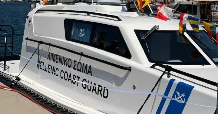 Στους Φούρνους το πρώτο από τα 11 νέα υπερσύγχρονα πλωτά ασθενοφόρα του Λιμενικού