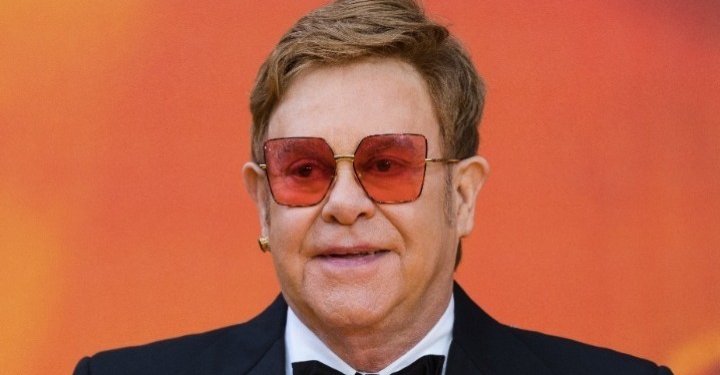 Ο Έλτον Τζον καταγγέλλει το «εγκληματικό» σχέδιο της Βρετανικής κυβέρνησης για τα δικαιώματα πνευματικής ιδιοκτησίας Ο Έλτον Τζον καταγγέλλει το «εγκληματικό» σχέδιο της Βρετανικής κυβέρνησης για τα δικαιώματα πνευματικής ιδιοκτησίας