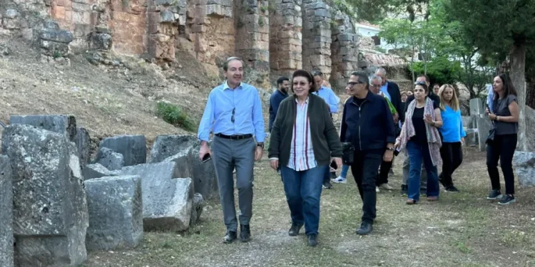 Λίνα Μενδώνη από τους Δελφούς: Μείζονα έργα για τη θωράκιση των μνημείων, την αναβάθμιση των υποδομών, με σκοπό την επιμήκυνση του χρόνου επίσκεψης Λίνα Μενδώνη από τους Δελφούς: Μείζονα έργα για τη θωράκιση των μνημείων, την αναβάθμιση των υποδομών, με σκοπό την επιμήκυνση του χρόνου επίσκεψης