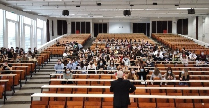 Έκτακτη σύσκεψη στο Μαξίμου για τα Πανεπιστήμια μετά και το τελευταίο αιματηρό επεισόδιο στη Νομική Έκτακτη σύσκεψη στο Μαξίμου για τα Πανεπιστήμια μετά και το τελευταίο αιματηρό επεισόδιο στη Νομική