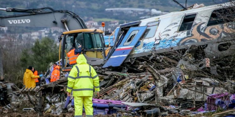 Τέμπη: Αμεριστη συμπαράσταση στον Πάνο Ρούτσι από συγγενείς θυμάτων