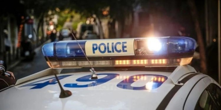 Αυτοκίνητο παρέσυρε δύο πεζούς στο κέντρο της Αθήνας