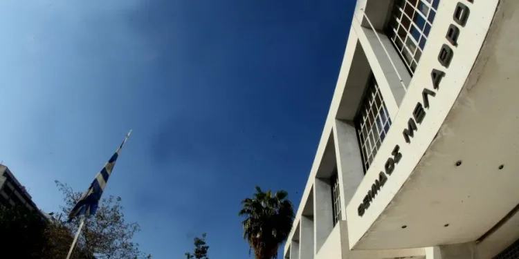 Eγκαλεί τους δικηγορικούς συλλόγους που δεν κινούν πειθαρχική διαδικασία σε βάρος δικηγόρων που παραφέρονται στα δικαστήρια – FANTOMAS.GR