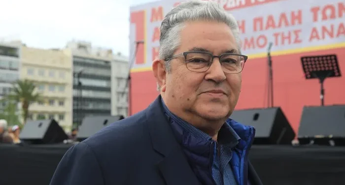 Ο Δημήτρης Κουτσούμπας στη συγκέντρωση των απεργών ναυτεργατών στο λιμάνι της Πάτρας