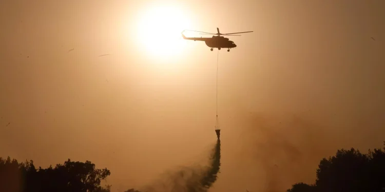 Κυβερνήτης Σμύρνης: Εννέα από τις 77 πυρκαγιές μαίνονται ανεξέλεγκτες Κυβερνήτης Σμύρνης: Εννέα από τις 77 πυρκαγιές μαίνονται ανεξέλεγκτες