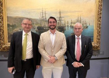 O Πρόεδρος του Κολεγίου των Ρεπουμπλικάνων στις ΗΠΑ προσκεκλημένος στη Βουλή από τη ΝΙΚΗ