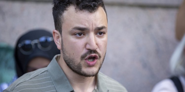 Αμερικανός δικαστής διατάσσει την απελευθέρωση του φιλοπαλαιστινιακού ακτιβιστή, Μαχμούντ Χαλίλ που πρωτοστάτησε στις διαδηλώσεις του Κολούμπια