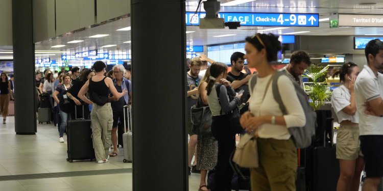 Ιταλία: Εκατοντάδες αεροπλάνα παραμένουν καθηλωμένα στο έδαφος λόγω δυσλειτουργιών στα συστήματα ραντάρ
