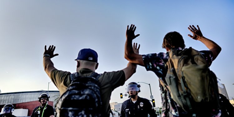 Λος Άντζελες: Η ηρεμία επιστρέφει στην πόλη – Ήρθη η νυχτερινή απαγόρευση κυκλοφορίας