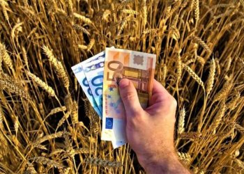 Σκάνδαλο ΟΠΕΚΕΠΕ – “The Guardian”: «Ανύπαρκτα πρόβατα, μπανάνες στον Όλυμπο και μία Κυβέρνηση γεμάτη σκάνδαλα & Politico: «Μία από τις μεγαλύτερες αγροτικές απάτες της ΕΕ»