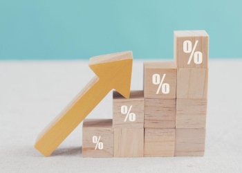 Απογειώνεται ο πληθωρισμός στα φρέσκα τρόφιμα – Διευρύνεται η ψαλίδα από την Ευρωζώνη στον δομικό πληθωρισμό