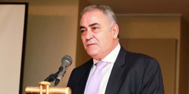 Ο Γιάννης Χατζηθεοδοσιου σώζει την τιμή των επιχειρήσεων θέτοντας το θέμα της φορολογίας