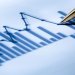 Χαμηλώνει για φέτος στο 2,2% του ΑΕΠ τον πήχη της ανάπτυξης – FANTOMAS.GR