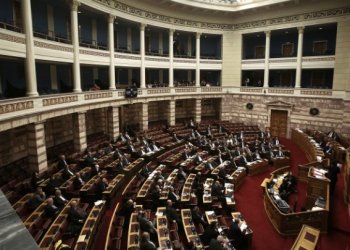 Μεταγραφές βουλευτών: η πολιτική της καρέκλας και η κοινωνία στο περιθώριο