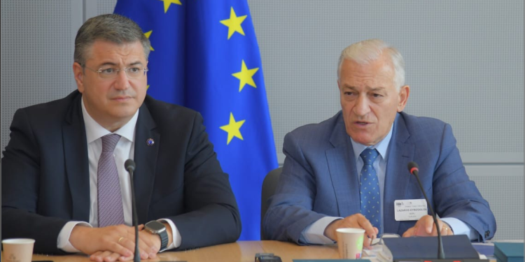 Τζιτζικωστας -Κυριζογλου, οι δυο εμβληματικοί Θεσσαλονικείς που …κατέλαβαν τις Βρυξέλλες . Τζιτζικωστας -Κυριζογλου, οι δυο εμβληματικοί Θεσσαλονικείς που …κατέλαβαν τις Βρυξέλλες .