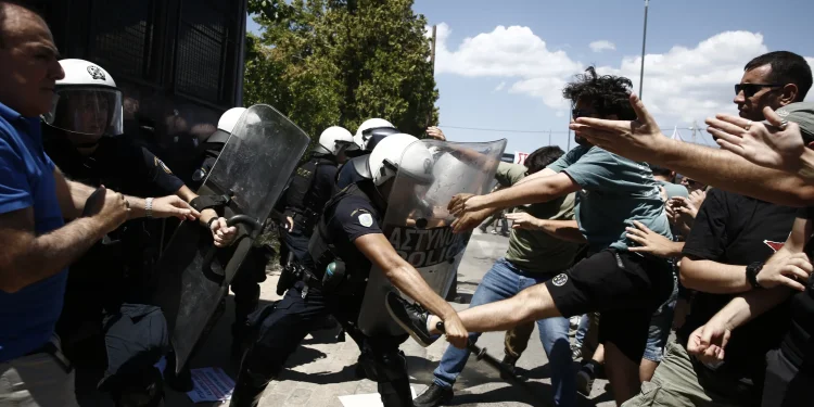 Σύνοδος Πρυτάνεων για τις διαγραφές των μη ενεργών φοιτητών – Διαμαρτυρίες και δακρυγόνα