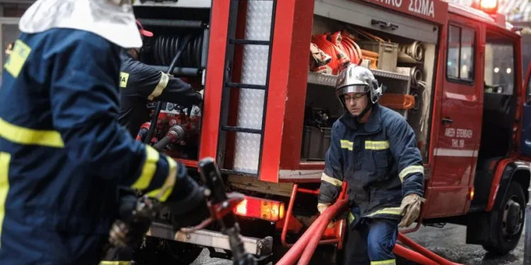 Πυρκαγιά σε ξερά χόρτα στα Άνω Λιόσια