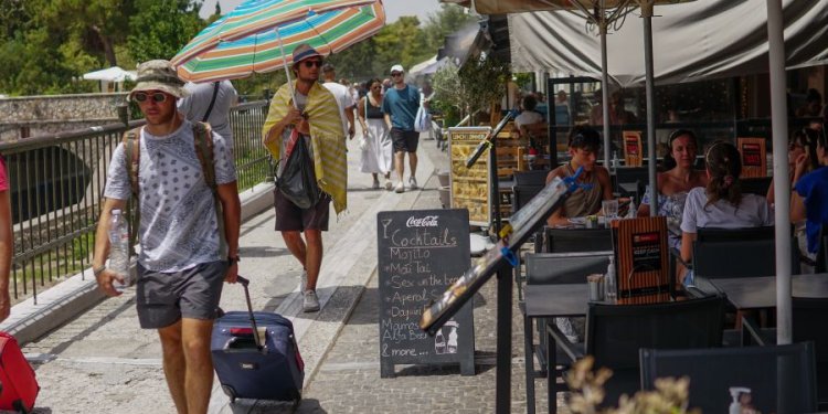 Ανάσα σήμερα και αύριο με 34 -36°C πριν από το ισχυρό κύμα καύσωνα – Έως 43°C από Δευτέρα – FANTOMAS.GR