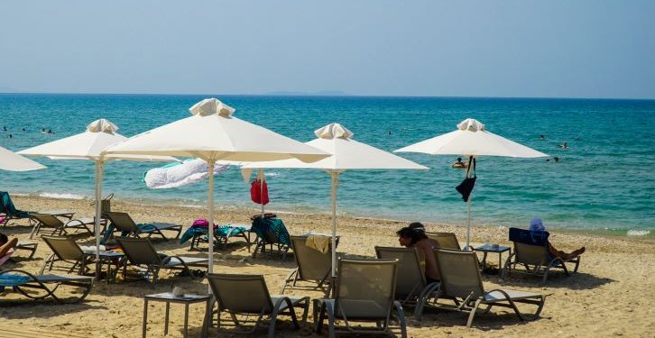 Καταγγελίες ότι επιχειρηματίες εμποδίζουν μέλη των ΚΑΠΗ να μπουν στα beach bar στον Ποταμό Επανομής – FANTOMAS.GR