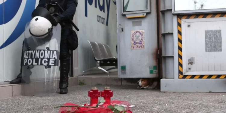 Ελεύθερη με όρους η κατηγορούμενη αξιωματικός υπηρεσίας