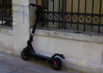 Διασωληνωμένη στο Παίδων 14χρονη μετά από σοβαρό ατύχημα με ηλεκτρικό πατίνι στην Τήνο