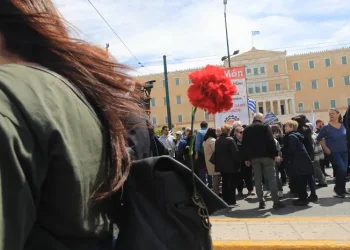 Αντιρατσιστική συγκέντρωση αυτή την ώρα έξω από τη Βουλή